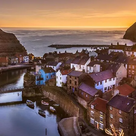 6m Xl Bell Tent Near Whitby With Log Burner Hébergement de vacances *